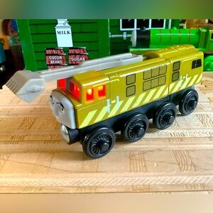 Rare! “TALKING & LIGHT UP DIESEL 10” & 2 New Batteries Thomas Wooden 2012 Train